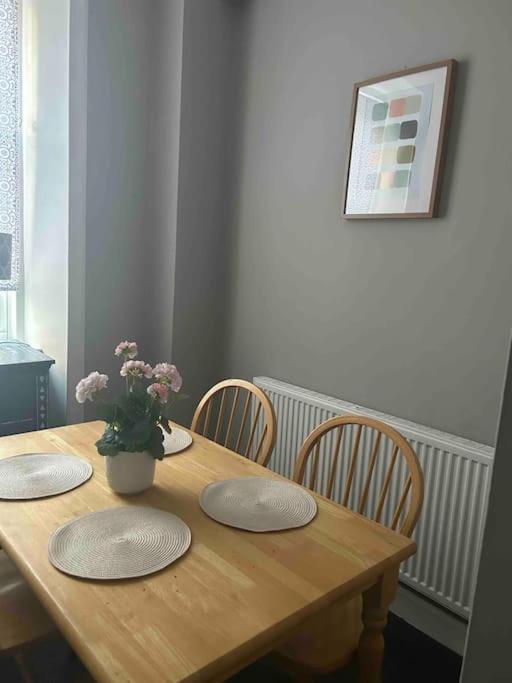 Large 2 Bedroom, Ground Floor Flat, Close To City 爱丁堡 外观 照片